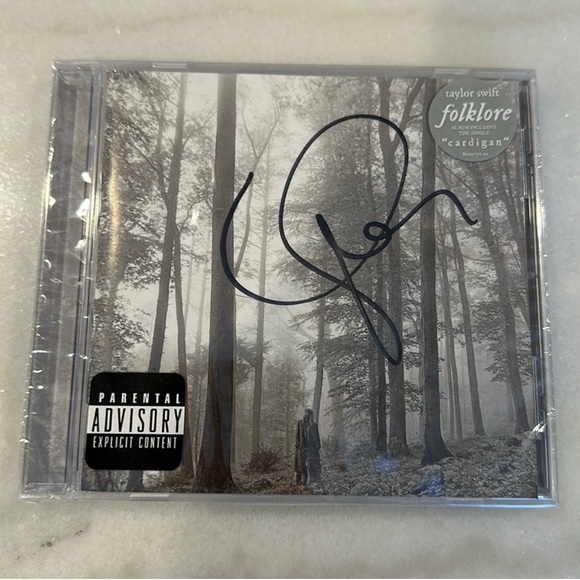 NEW Taylor Swift Signed folklore CD - Picture 1 of 4